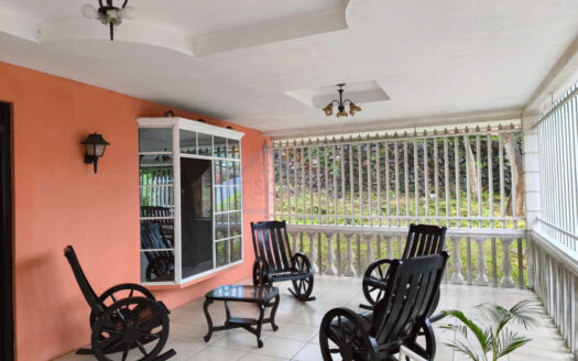 Venta de casa junto la pista panamericana en San Juan de oriente (Catarina)