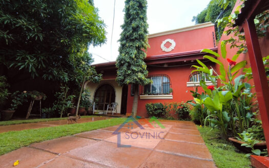 Casa en Managua a 3 cuadras de la calle Altamira autolote el chele