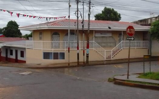 Venta de propiedad, en calle principal de nueva guinea
