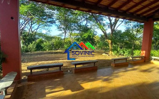 FINCA EN VENTA  EN  CARRETERA VIEJA  A  LEON. COMARCA CEDRO GALAN